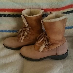 La Canadienne Sz 9 1/2 M Shearling boots